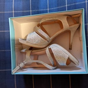 IOB Lorraine Size 8.5 Veronica Silver Sparkle Stilettos